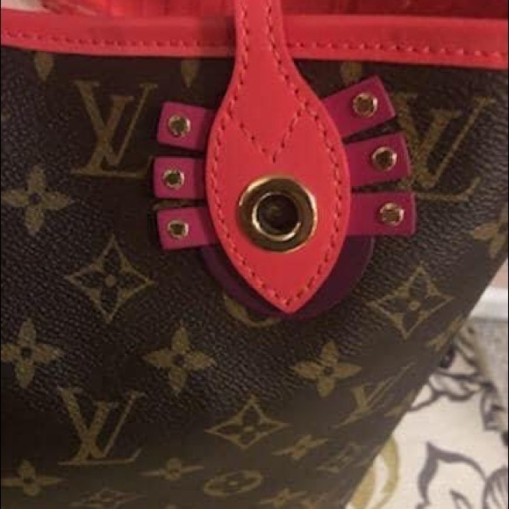 Limited Edition Totom Neo Neverall and pouch. - Picture 5 of 12